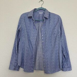 New York & Company Women's white/Blue striped Button-down shirt , size L